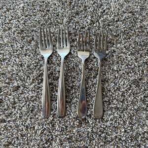 Set of 4 Oneida Stainless Steel Forks, Modern Flatware Set